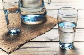 Школа здоровья: как правильно пить воду в течение дня?