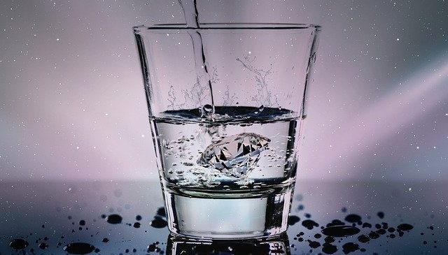 Школа здоровья: как правильно пить воду в течение дня?
